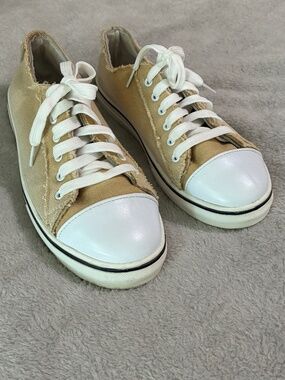 Tan Low Top Sneakers Size Large 9/10